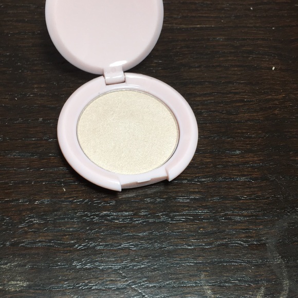 Radiant glow highlighter - Picture 1 of 2
